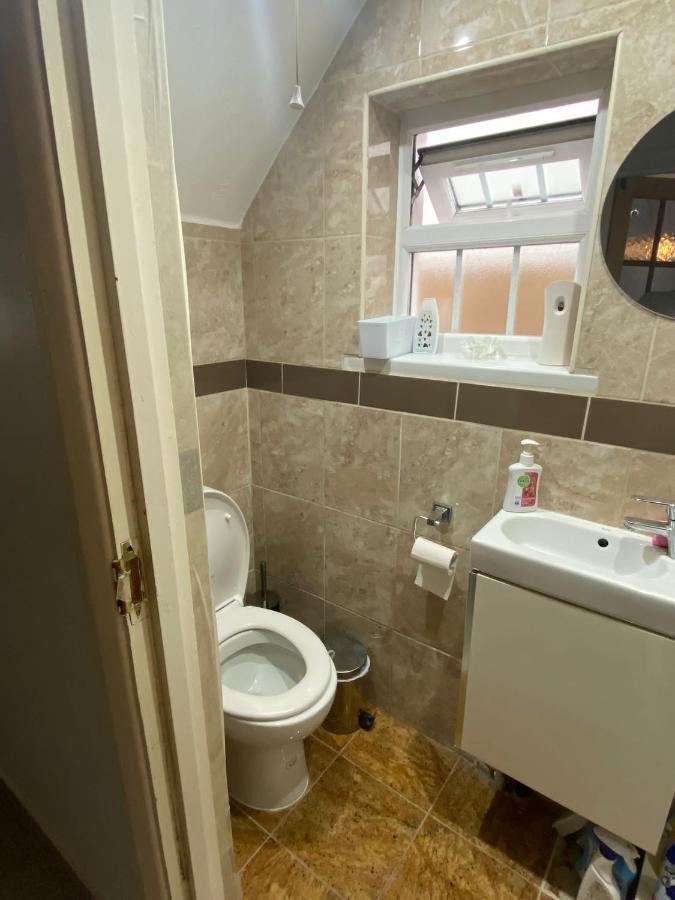 Large Double Bedroom With Free On Site Parking Kingston upon Thames  Exterior foto