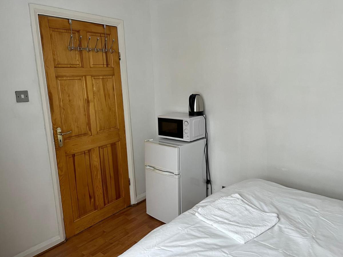 Large Double Bedroom With Free On Site Parking Kingston upon Thames  Exterior foto