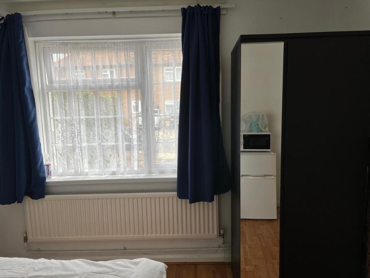 Large Double Bedroom With Free On Site Parking Kingston upon Thames  Exterior foto
